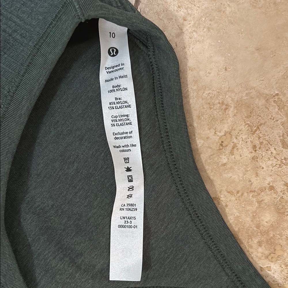 Women's Lululemon  Green Tank Top Size 10 . Nwot - Picture 2 of 4